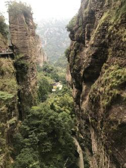断肠崖：浙江雁荡山的自然奇观与文化情感之源