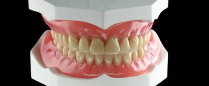 义齿护理：日常保养与维护，让您的假牙更持久