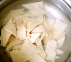 干豆腐怎么切菱形？简单几步，轻松掌握切割技巧！