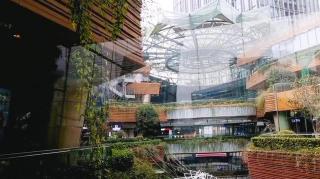 武汉广场：城市繁华地带的购物天堂与高端生活体验中心